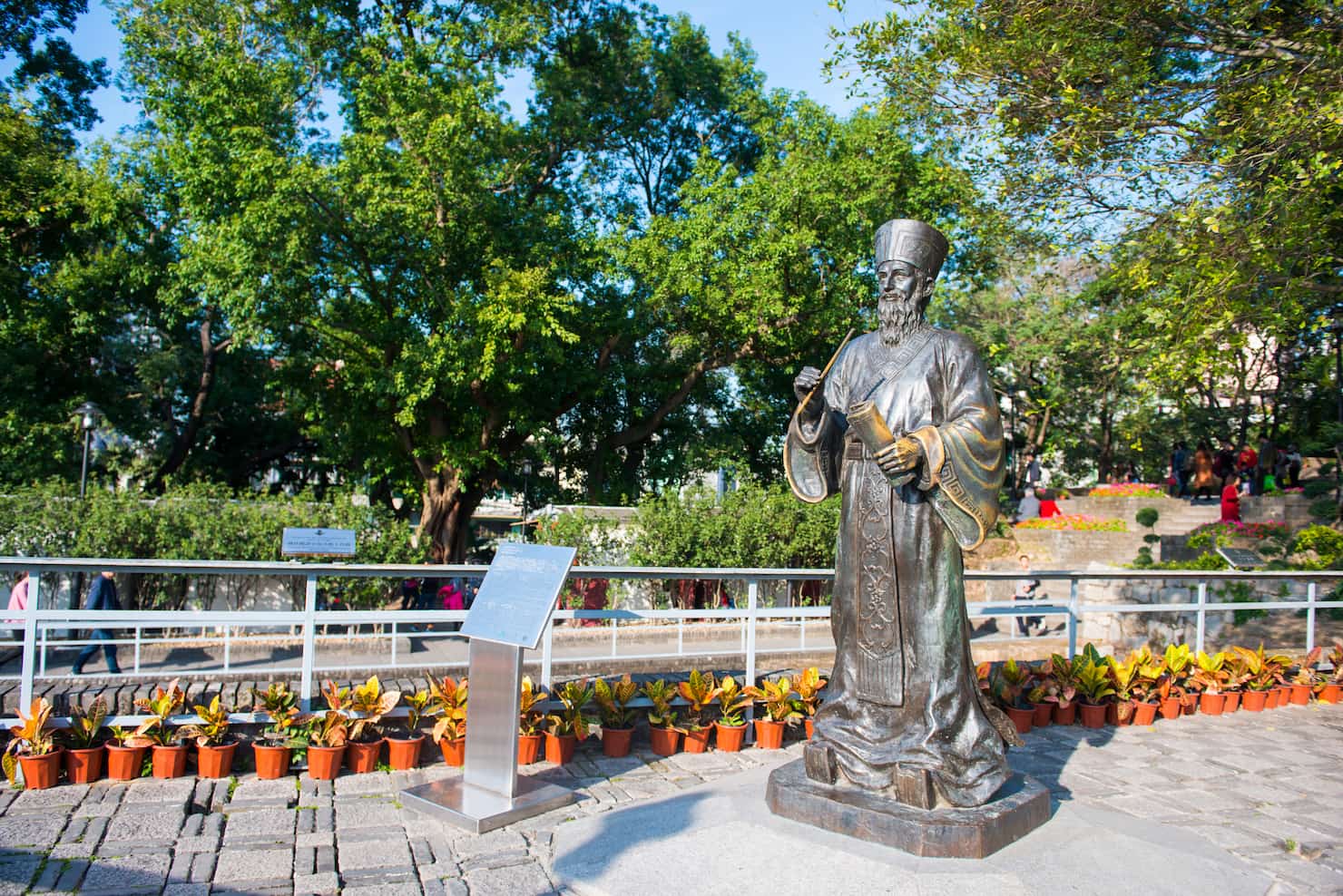 Statua di Matteo Ricci, gesuita fondamentale nell'evangelizzazione della Cina