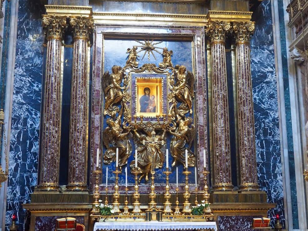 La Salus Popoli Romani sorretta dagli angeli